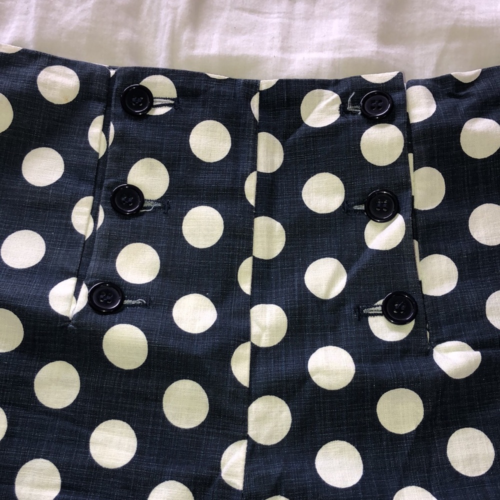 Shorts - Picture 3 of 4